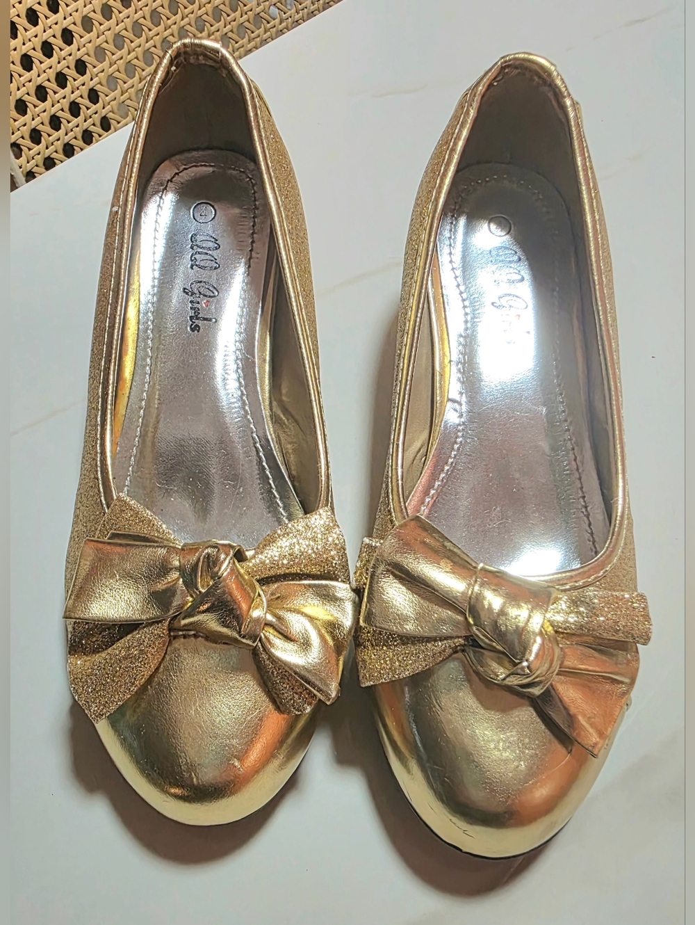 Big Girls Metallic Gold Bow Kitten Heals SIZE 4